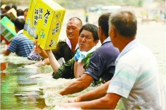 热点聚焦：关注抗洪救灾中的志愿者们