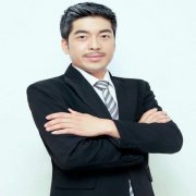 从默默无闻到誉满中外,牛富成就行业领袖