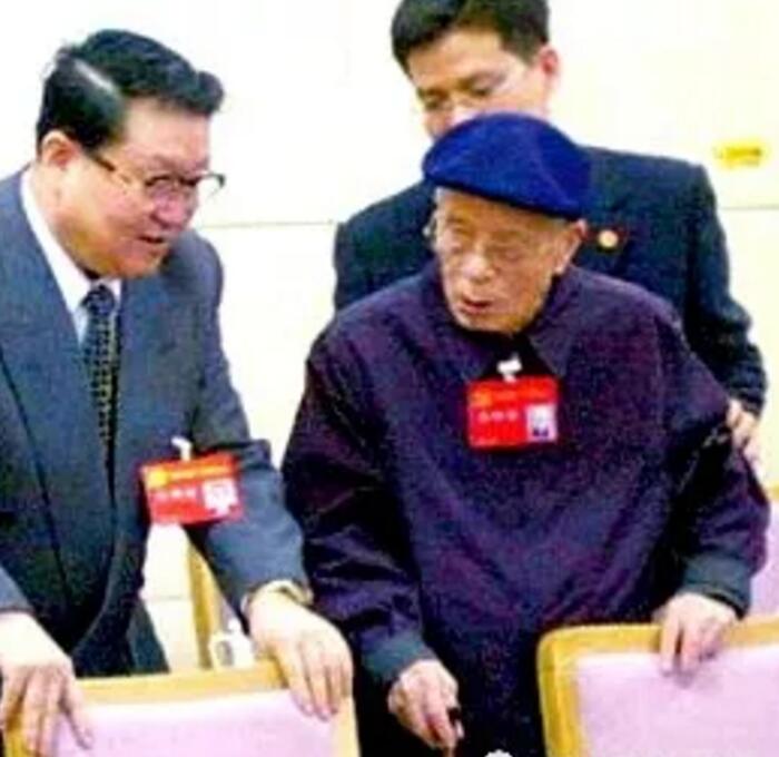 老记回忆党代会采访:七天七夜发表近百篇新闻