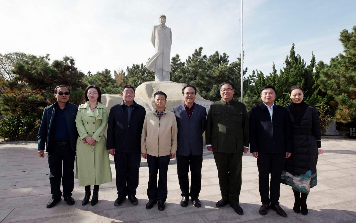 9左起:刘福庆、廉华、杨国忠、刘志新、乔海光、孔维阳、马大智、杨思雨.jpg 9左起:刘福庆、廉华、杨国忠、刘志新、乔海光、孔维阳、马大智、杨思雨.jpg