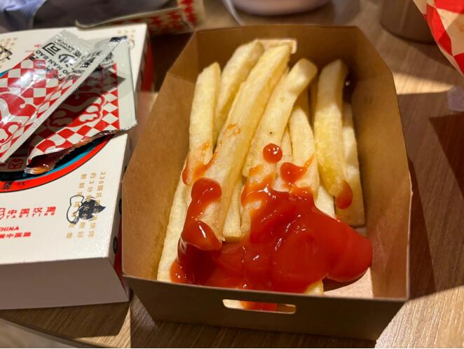 塔斯汀中国汉堡推出人气粗薯,带来丰富的味蕾体验