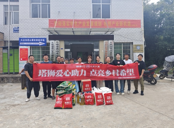 塔斯汀中国汉堡湖北加盟商积极响应号召,助力乡村振兴事业