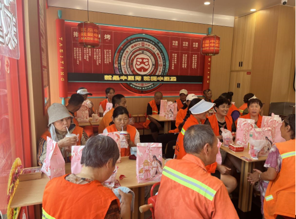 塔斯汀河南加盟商: 致敬城市美容师 倡导环保人人有责