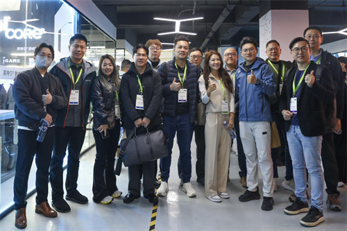 英伟达携十多国电脑商代表，探秘名龙堂造直播装机工厂