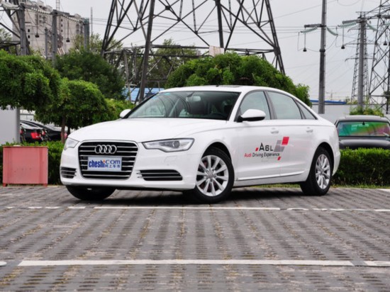 一汽奥迪  30 FSI 车辆左前45度视角