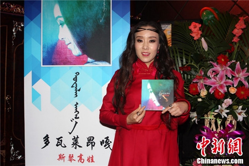 歌手斯琴高娃发首张专辑春节欲发红包感谢大家