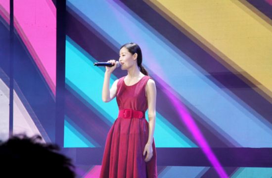 唐古获金曲奖工体开唱 李宇春等众星嗨翻现场