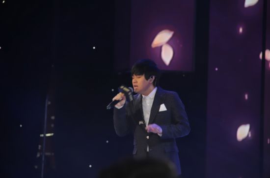 唐古获金曲奖工体开唱 李宇春等众星嗨翻现场