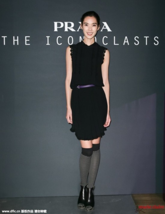 我用充满学院风的长筒袜致我逝去的少女时代 ！ 