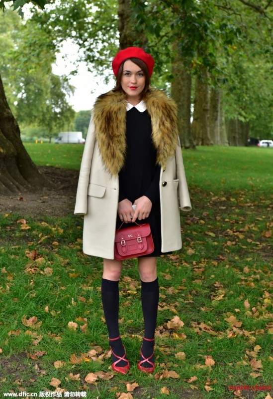 我用充满学院风的长筒袜致我逝去的少女时代 ！ 