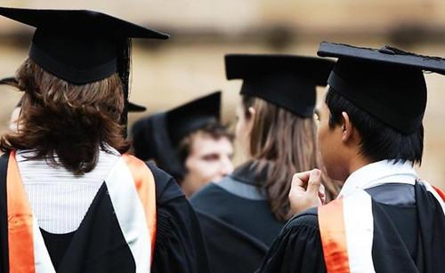 英媒:低龄留学热潮暗藏无奈 “边缘化”难避免