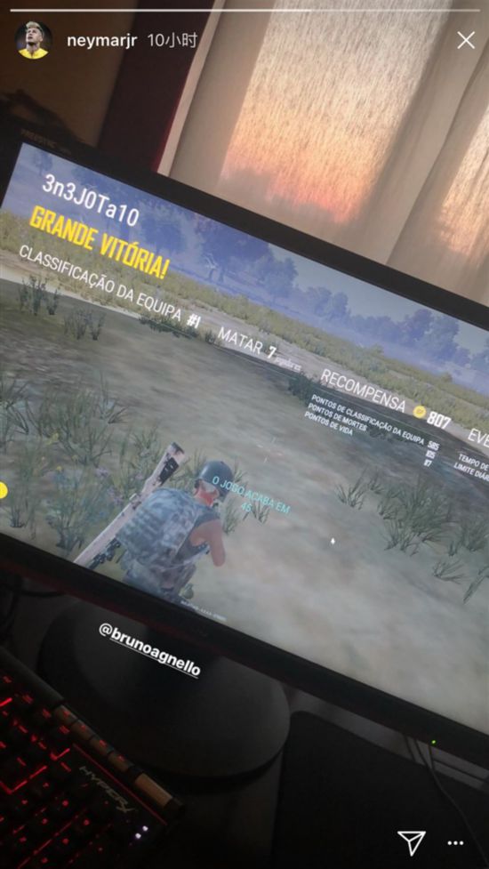 内马尔晒优异战绩 世界杯忙中偷闲不忘吃鸡