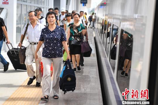粤西首条高铁江湛铁路7月1日正式开通 陈骥旻 摄